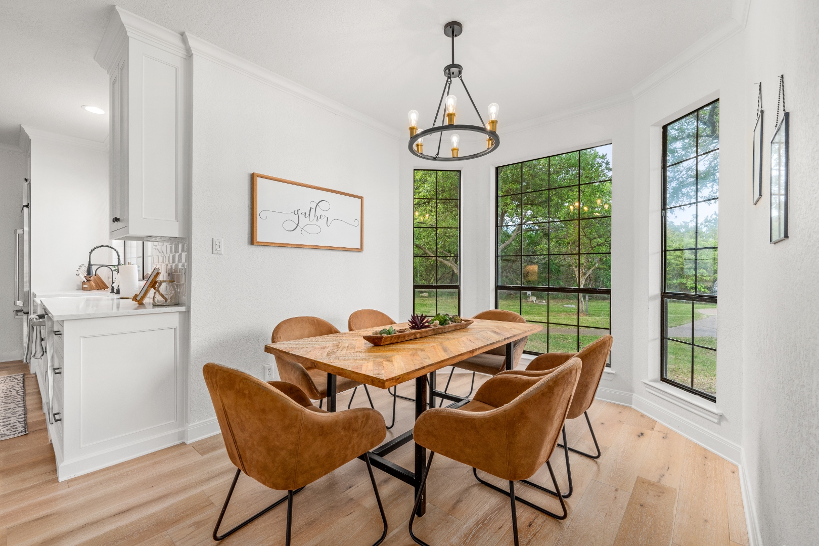 Open dining area with seating for the whole group